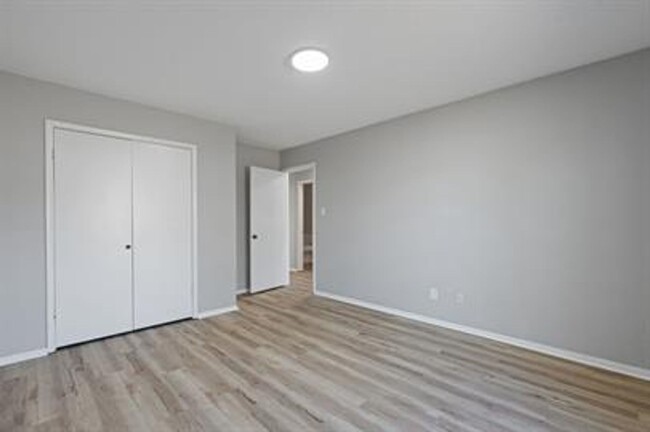 Building Photo - Beautifully Remodeled Home in a Prime Hunt...