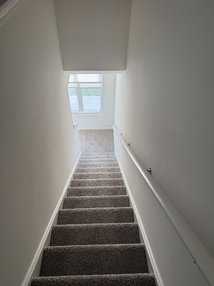 Building Photo - 314 Summit Cir