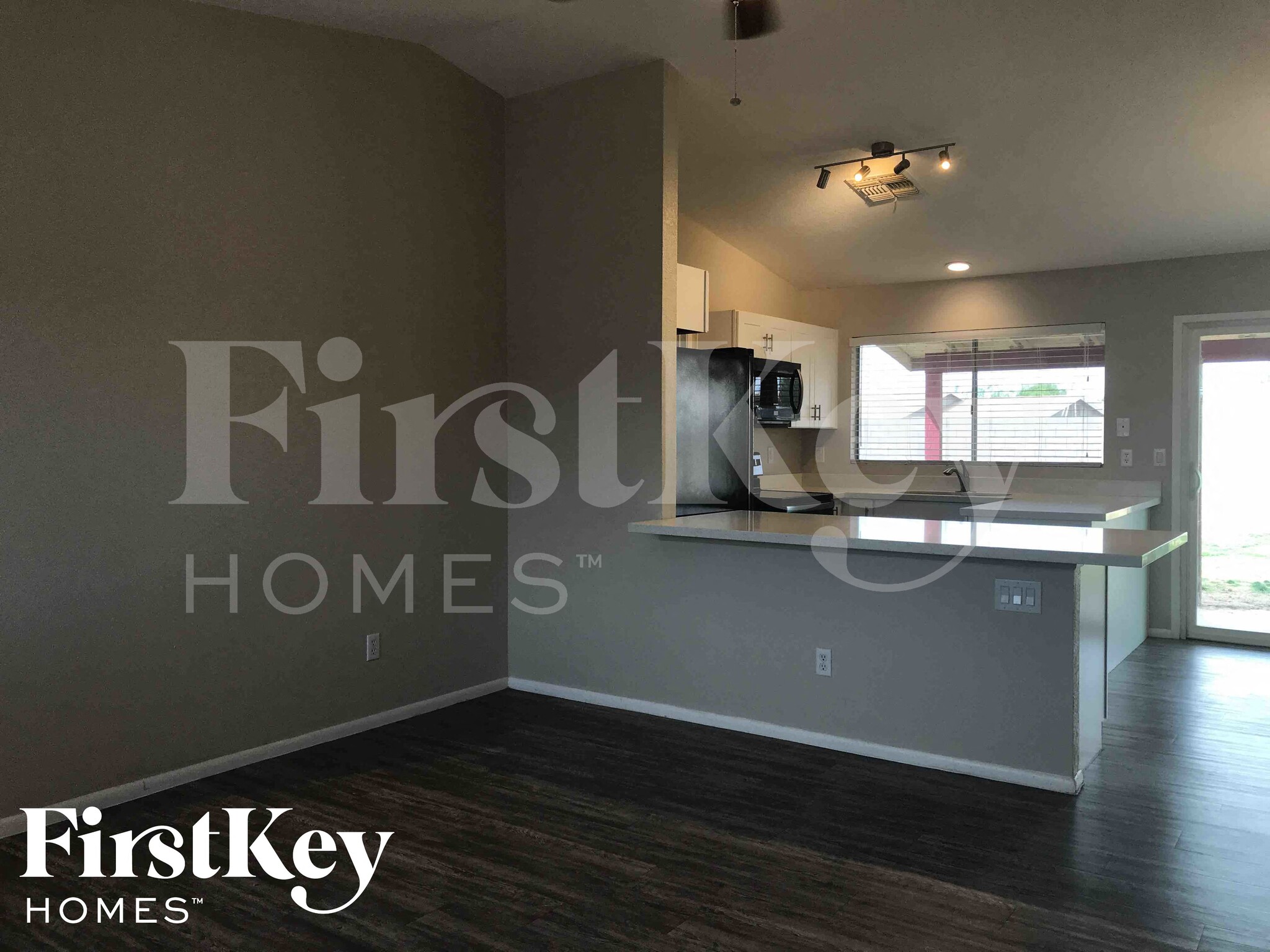 Building Photo - 1444 N Ananea