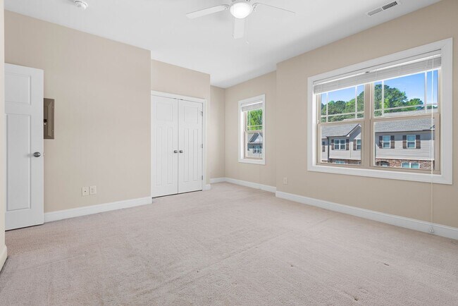 Building Photo - Beautiful 2-Bedroom Townhouse Near NCSU, Available June 15!