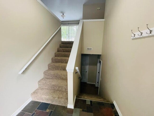 Building Photo - Gorgeous 3 Bedroom, 2 Bathroom Split Level Home in Waynesville