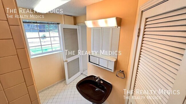 Building Photo - 1807 N Park Ave