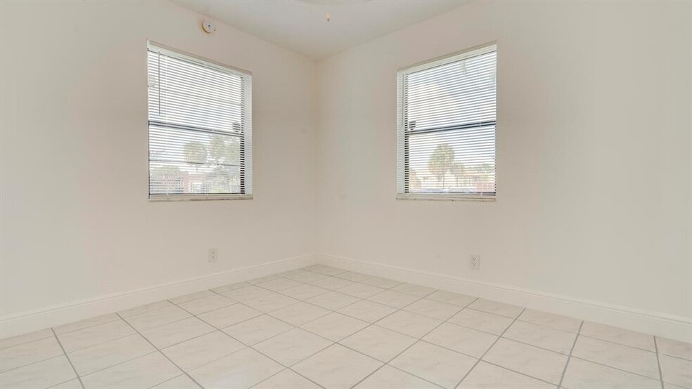 Building Photo - 3201 Coral Ridge Dr