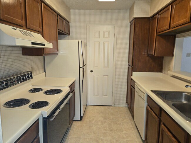 Building Photo - Two bedroom two bath gated Community Condos off Medical Drive close to I 10 & Babcock.