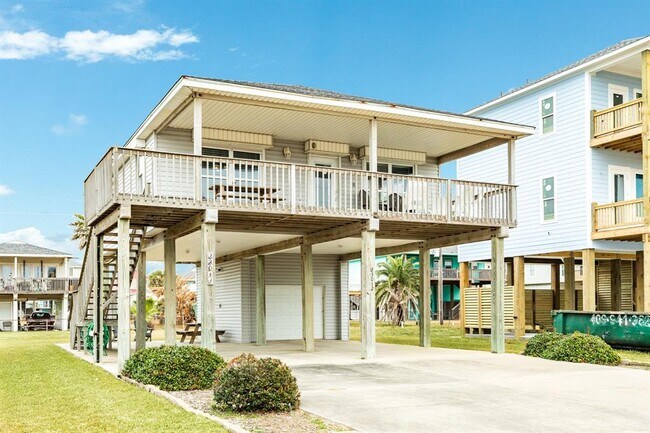 Building Photo - 23012 Verano Dr
