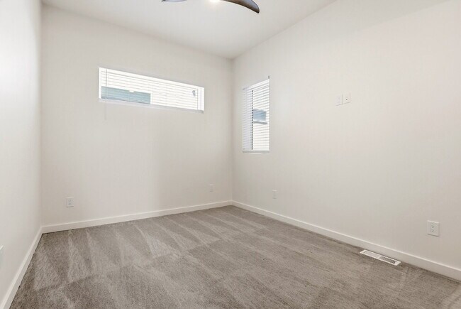 Building Photo - $2,745.95, 2-bed, 2.5 bath, located in Denver with a Rooftop Patio