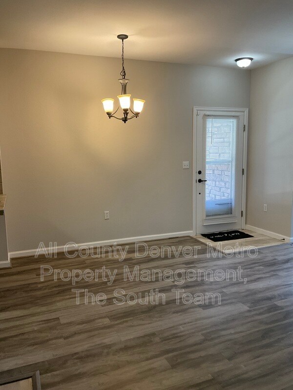 Building Photo - 3235 S Walden Ct