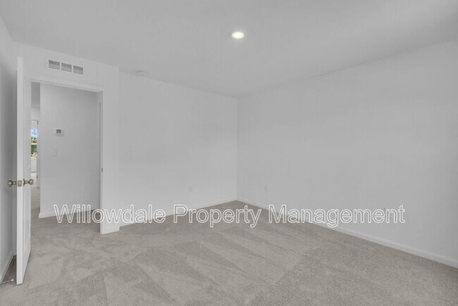 Building Photo - 749 Swim Cave Ln