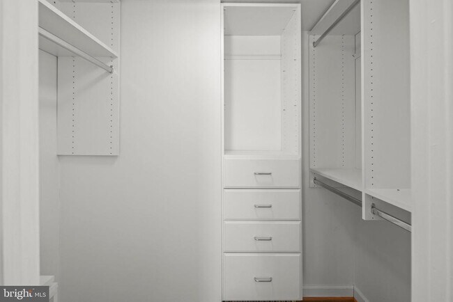 Building Photo - 8340 Greensboro Dr