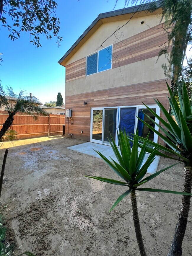 Building Photo - 2519 Corinth Ave