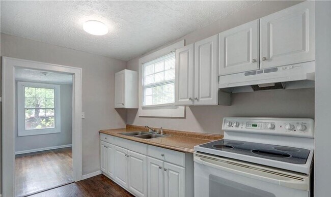 Building Photo - Exceptional Eastside Bungalow