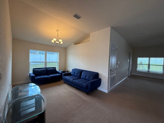 Building Photo - Three bedroom two bathroom BH Home