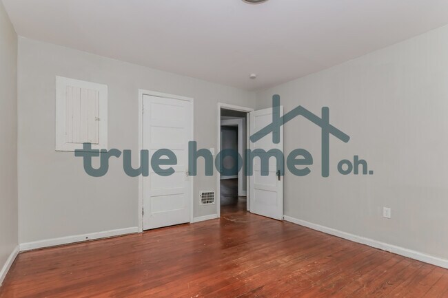 Building Photo - 1249 Everett Dr