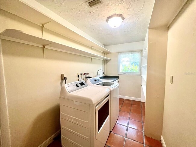 Building Photo - 4388 13th Way NE