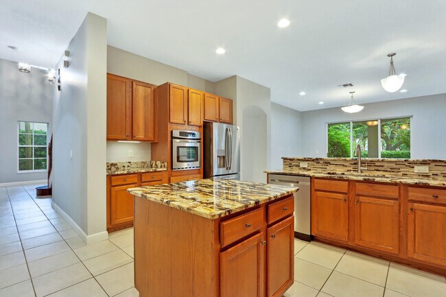 Building Photo - 1904 Flower Dr