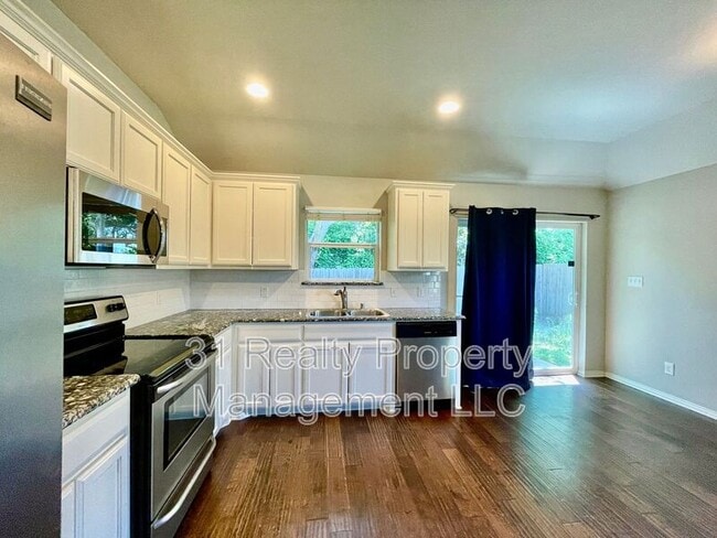 Building Photo - 3115 N Hickory St