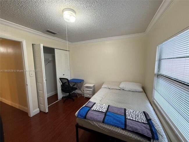 Building Photo - 27 Laredo Pl