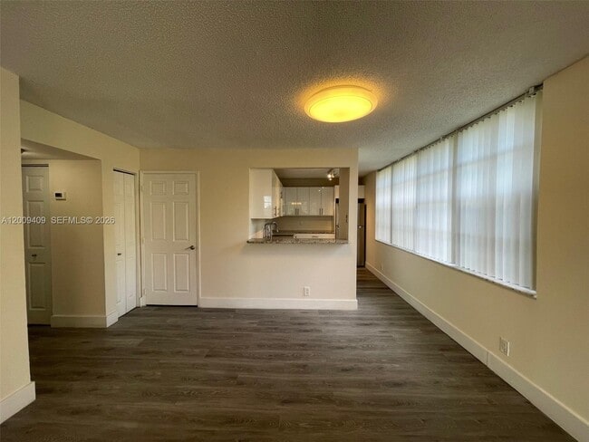 Building Photo - 9471 Evergreen Pl