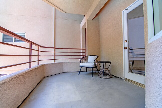 Building Photo - 14290 Dickens St