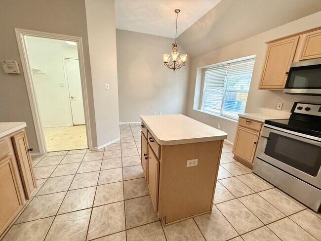 Building Photo - Charming 4-bed/2-bath in Bullard’s Legacy Estates!