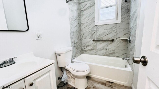 Building Photo - 473 Grove St