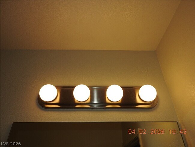 Building Photo - 906 Valetta Flat Ave