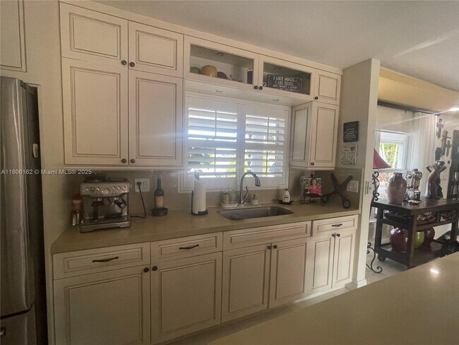 Building Photo - 8620 SW 87th Ave