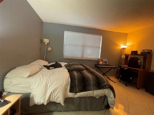 Building Photo - 16141 Blatt Blvd