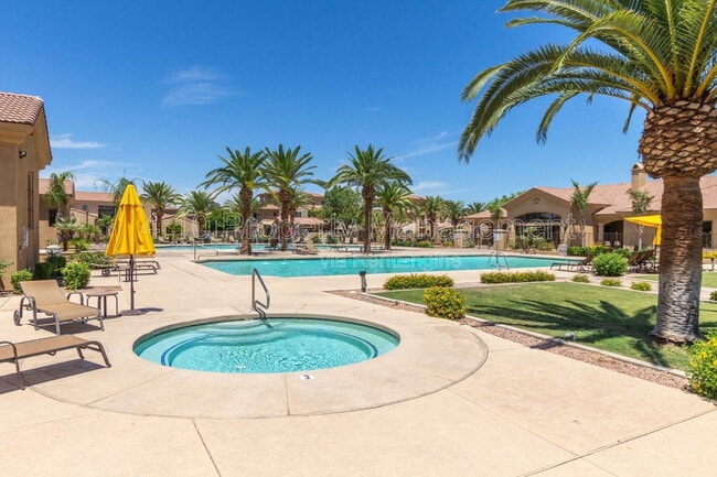 Building Photo - 1367 S Country Club Dr