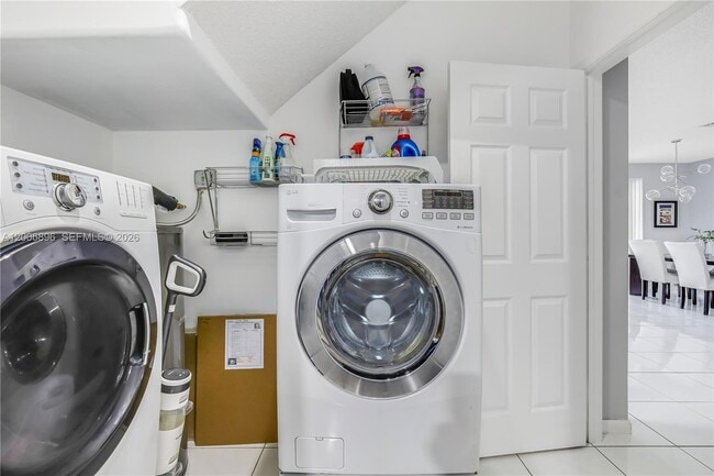 Building Photo - 14972 SW 50th Ct