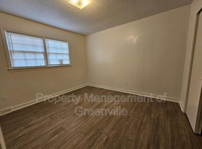 Building Photo - 220 Piney Mountain Rd