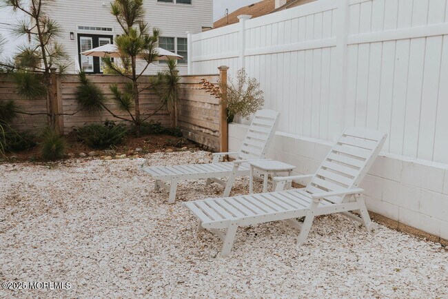 Building Photo - 35 12th Ave