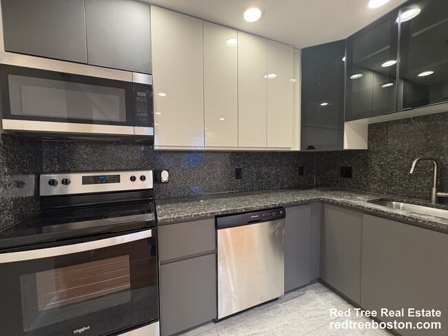 Building Photo - 1801 Beacon St