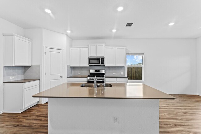 Building Photo - 129 Escondido Cir