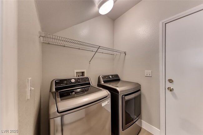 Building Photo - 5567 Cortu Ave