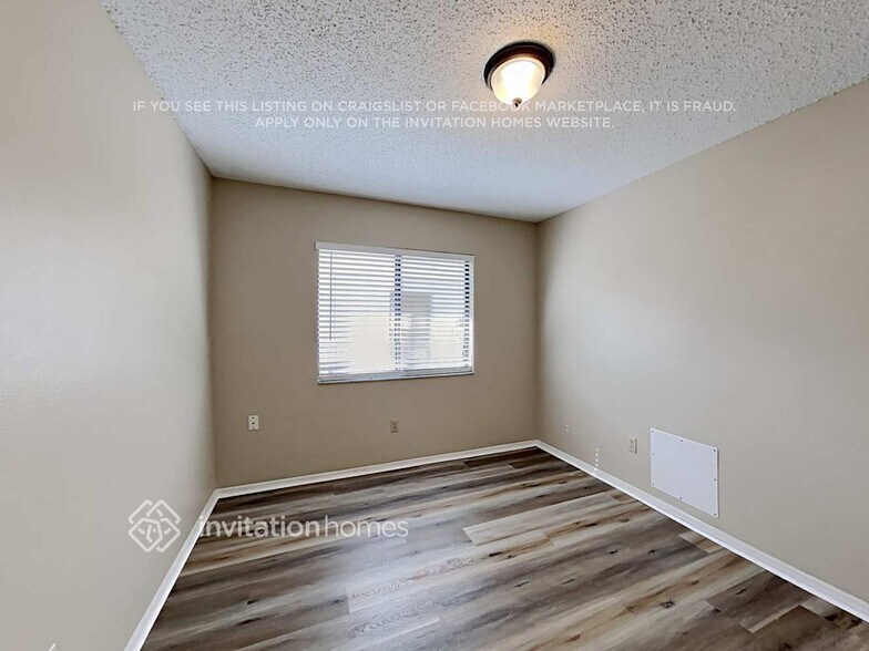 Building Photo - 512 W Springtree Way