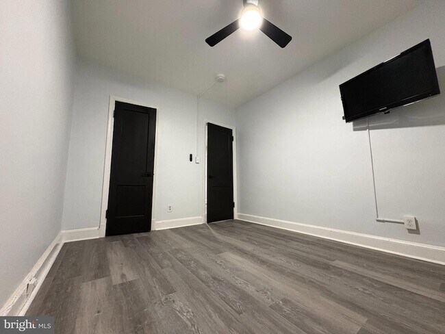 Building Photo - 165 35th St NE