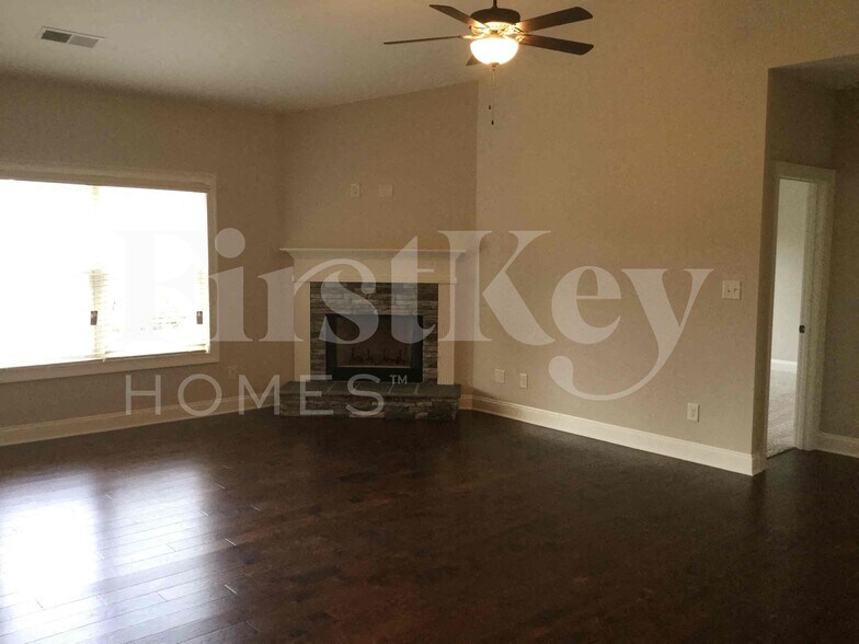 Building Photo - 54 Village Pass