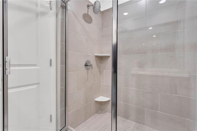 Building Photo - 1645 Villageside Ct