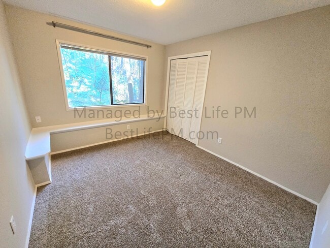 Building Photo - 9 Mountain Cir