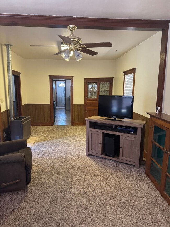 Building Photo - 2 bed 1 bath home in downtown Flagstaff