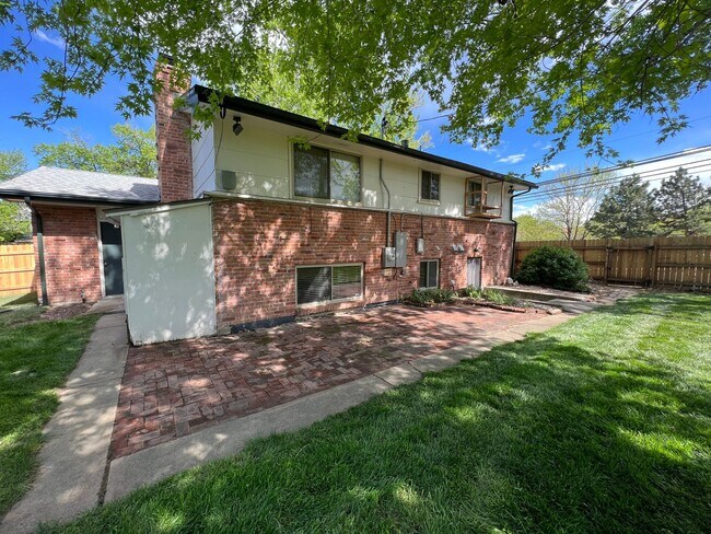 Building Photo - Spacious 3 BD/ 2 BA Home in Arvada, CO- Av...