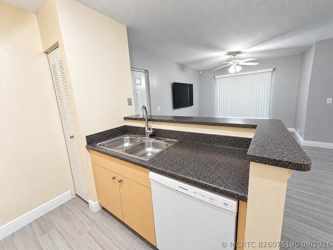 Building Photo - 4241 San Marino Blvd