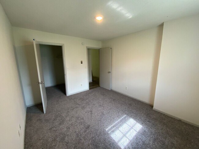 Building Photo - 439-441-441 N Shiloh Ave