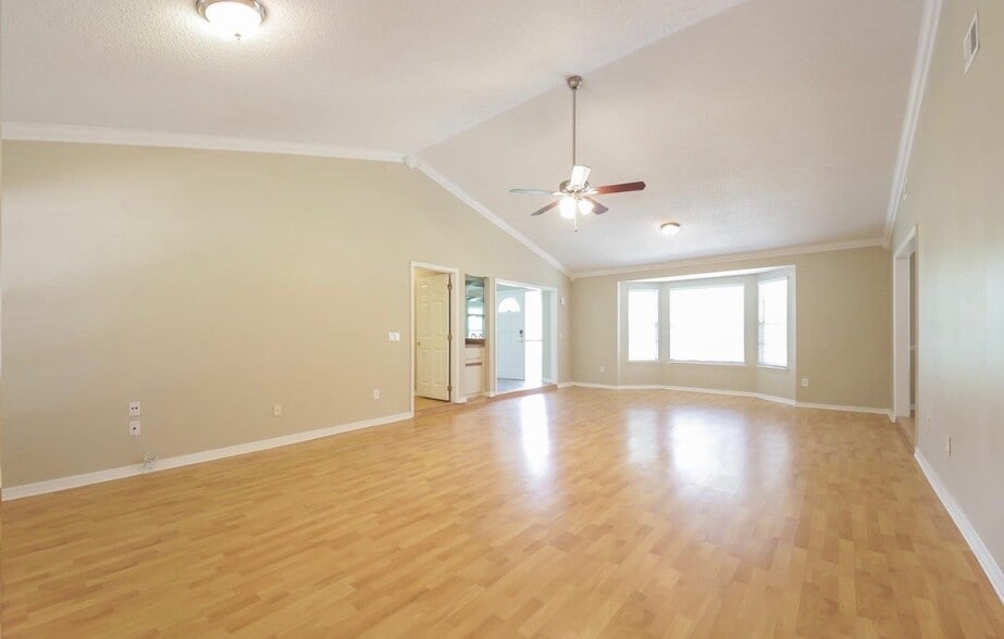 Building Photo - 4447 Windsmere Blvd