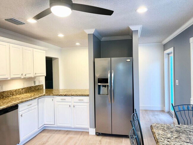 Building Photo - 2631 SW 4th St