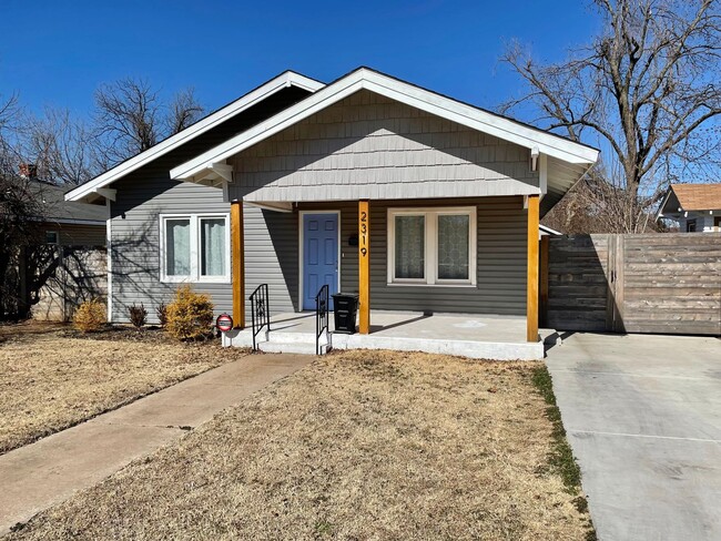 Primary Photo - Updated and Spacious 2 bed 2 bath in the P...