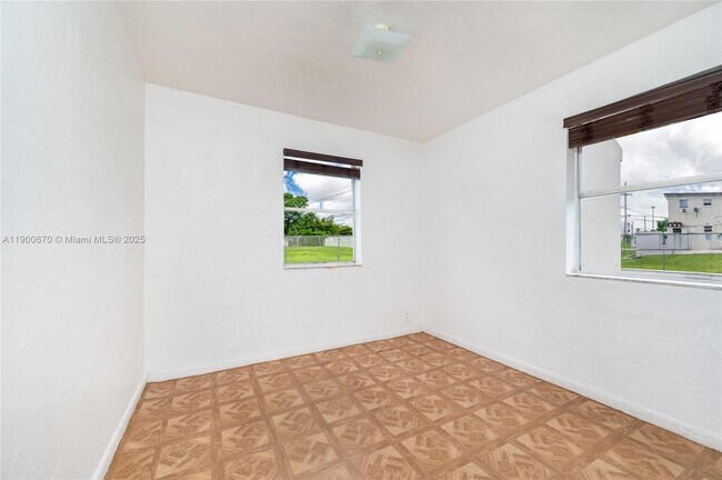 Building Photo - 10015 SW 170th Terrace