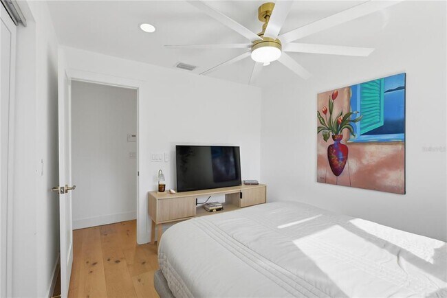 Building Photo - 377 22nd Ave SE