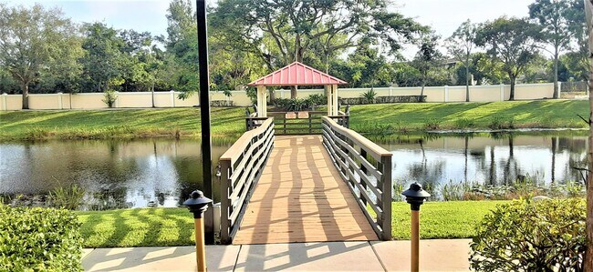 Building Photo - 909 NW 18th Ave